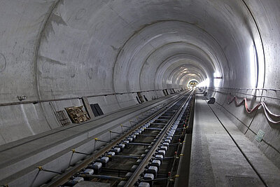 Amberg Engineering - Untertagbau - Spezialtiefbau - Tunnelbau - Ingenieurbau - Metro - Bahn - Strasse - Versorgungstunnel - Unterirdische Räume - Bauwerkserhaltung - Planung - Design - Statik - Projektmanagement - Geotechnik - BIM - Aerodynamik - Lüftung - Risiko Sicherheitsmanagement - Referenzen - Projekte - Gotthard Basistunnel - Brenner Basistunnel - Albula Tunnel - Metro Bukarest - Flughafen Montreal - Chip Fabrik - Versuchsstollen - Hochgeschwindigkeitszug - Versorgungseinrichtungen - Nuklearer Abfall - Amberg Engineering - Schweiz - Management Team - Marktverantwortliche - Nachhaltigkeit - Fachverbände - Karriere - Jobs - News - Events - Company Engineering - Underground construction - Specialist deep construction - Tunneling - Civil engineering - Metro - Railway - Road - Utility tunnel - Subterranean spaces - Structural maintenance - Planning - Design - Statics - Project management - Geotechnics - BIM - Aerodynamics - Ventilation - Risk & Safety Management - References - Projects - Gotthard Base Tunnel - Brenner Base Tunnel - Albula Tunnel - Bucharest Metro - Montreal Airport - Underground chip factory - Test gallery - High-speed train - Utility facilities - Nuclear waste - Amberg Engineering - Switzerland - Management Team - Market Managers - Sustainability - Associations - Careers - Jobs - News - Events